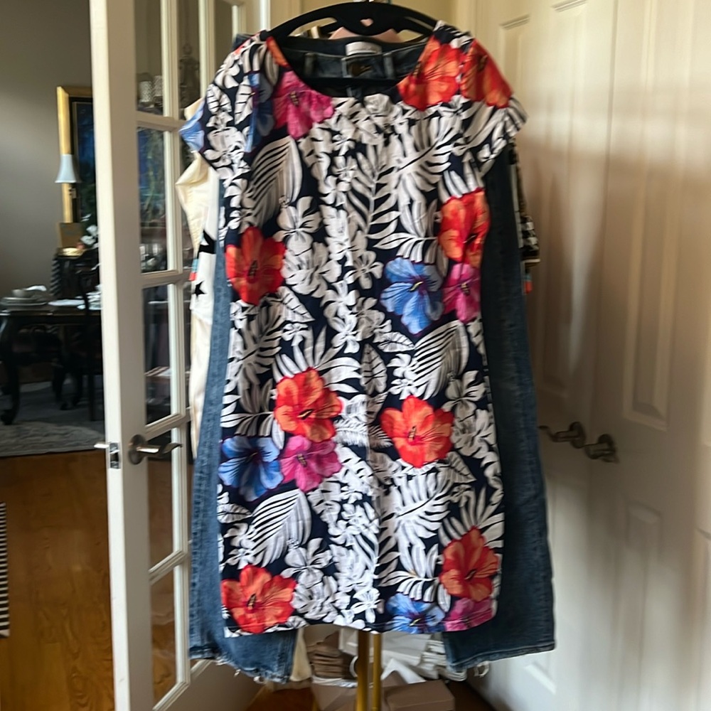 Tommy Bahama sz med new without tags